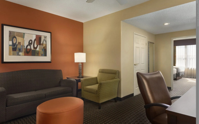 Garner Hotel Evansville East by IHG