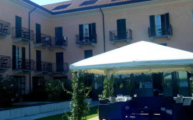 Elegant Apartment in Meina With Lake View