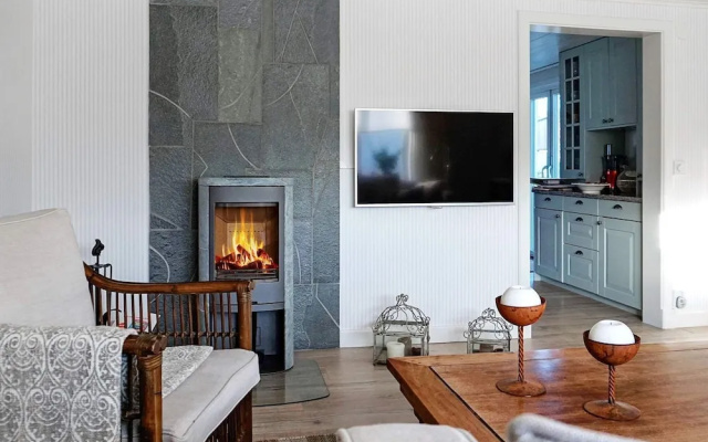 6 Person Holiday Home in Rönnäng