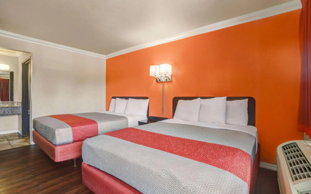 Motel 6 Fresno, CA - Belmont Ave