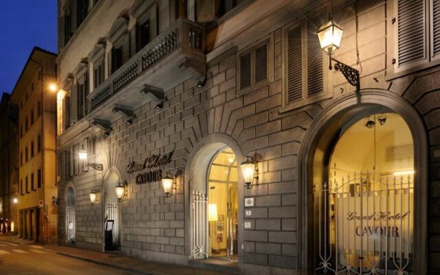 Отель Grand Hotel Cavour Италия, Флоренция - отзывы, цены и фото номеров - забронировать отель Grand Hotel Cavour онлайн вид на фасад