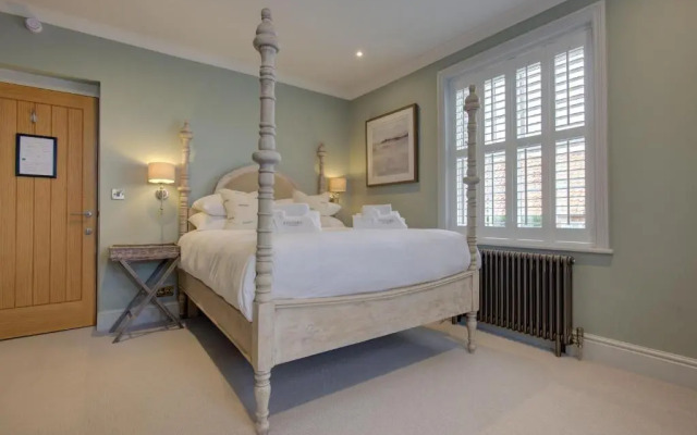 The Railway Hotel by Barefoot Retreats