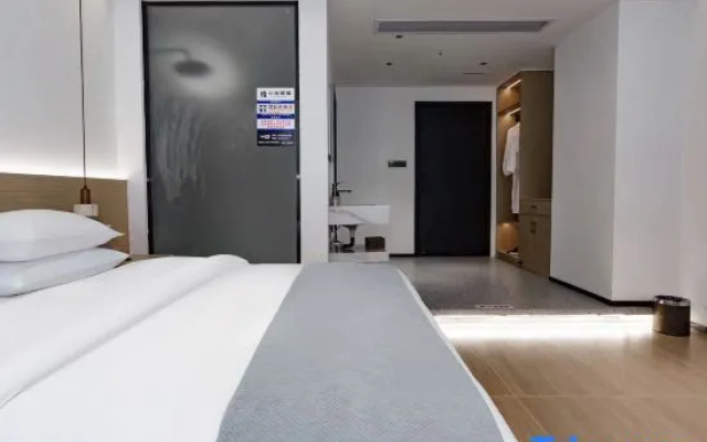 Zhongxian Manchester City Smart Hotel