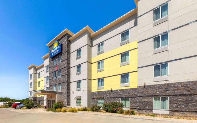 Days Inn & Suites by Wyndham Lubbock Medical Center