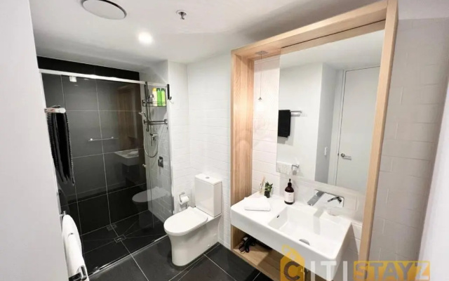 Light & Lovely in Canberra's CBD - 1BR Apt w/Carsp