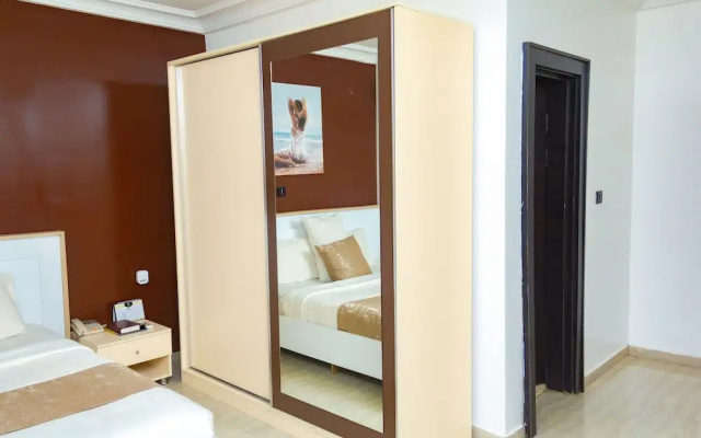 The Point Hotel and Suites