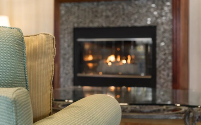 Country Inn & Suites By Carlson, West Bend, WI