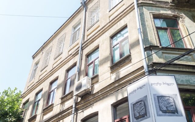 Отель Gallery Hostel Tbilisi Грузия, Тбилиси - отзывы, цены и фото номеров - забронировать отель Gallery Hostel Tbilisi онлайн вид на фасад