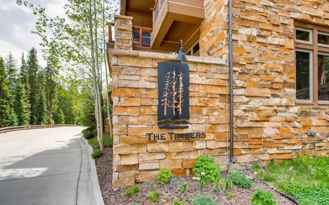 Luxury 3br Ski In-out /firepit, Pool, Sauna 3 Bedroom Condo by RedAwning