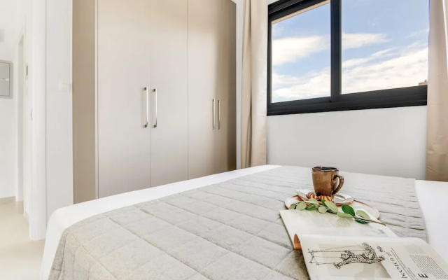 Sanders Triple - Lovely 1-bdr Apt With Balcony