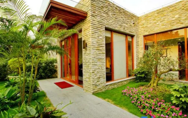 Longshan Hot Spring Hotel