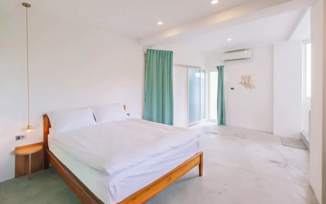 OwlStay Jiufen Green Ray