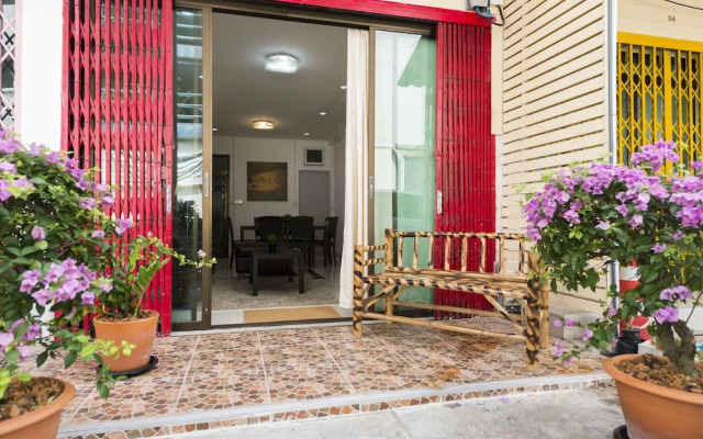 Cozy TownHouse HuaLampong