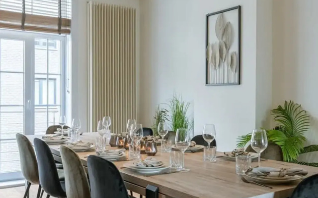 Beautiful and Spacious Vacation Home With Parking