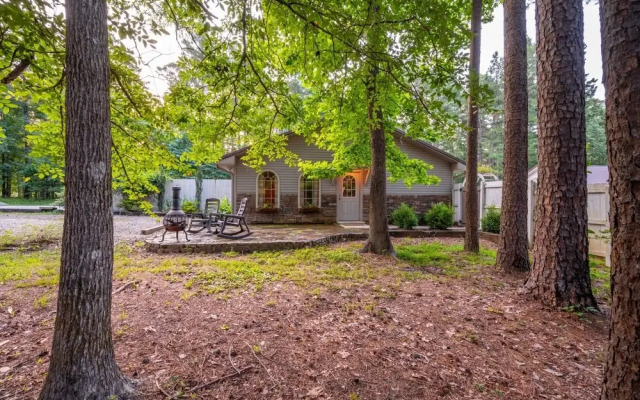Rose Lane Cottage Studio With Game Room and Private Hot Tub by Redawning