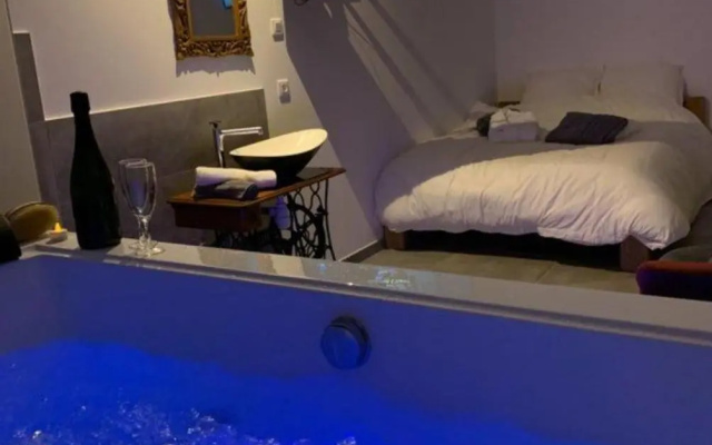 Elle & Lui En Jacuzzi