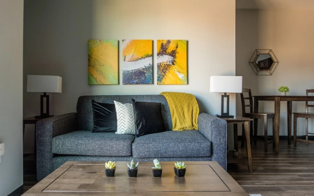 Sculpture Park Apts by Frondesk
