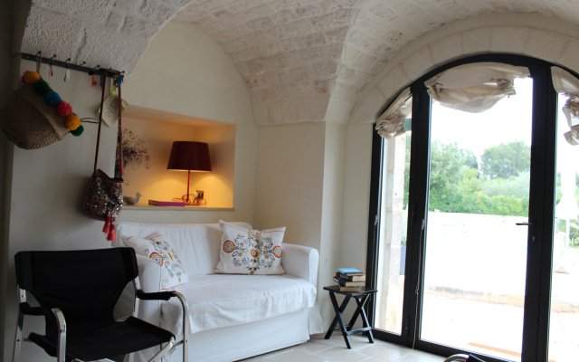 Ostuni,trullo fiabesco con piscina