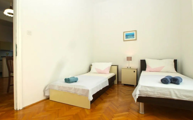 Apartment 792