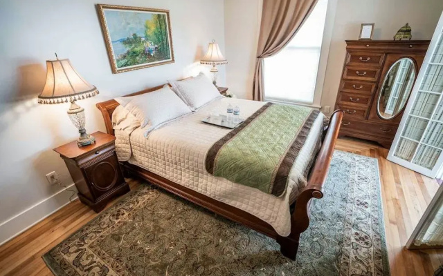Live Oaks Inn