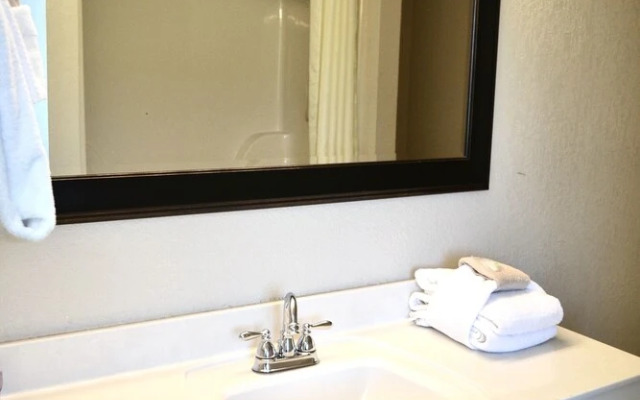 509 1bd 1 Bedroom Condo by RedAwning