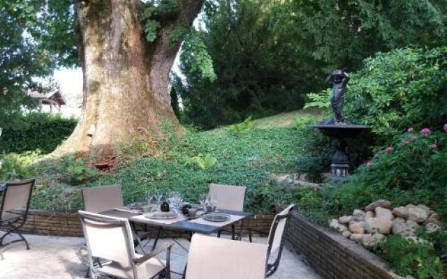 Hôtel Akena-Saint Laurent De Mure