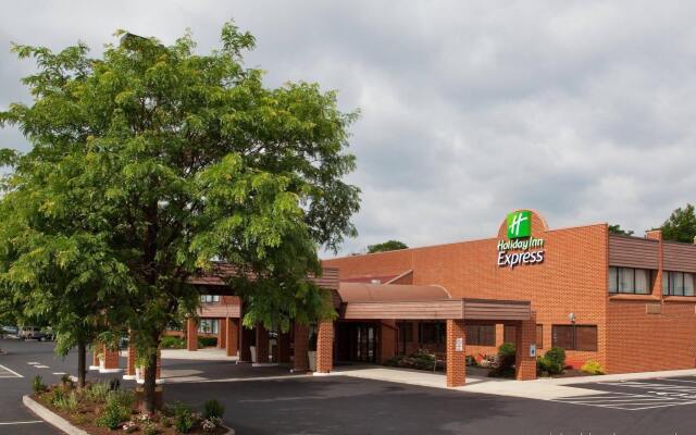 Quality Inn & Suites in Altoona, United States of America from 104$, photos, reviews - zenhotels.com hotel front