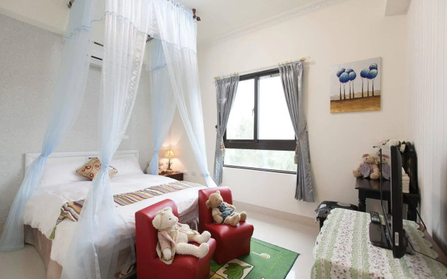 Textile Girl Romantic Homestay
