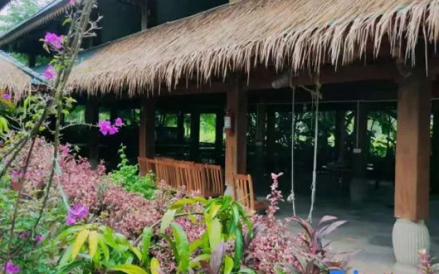 Jinghong Huayao Dai Farmhouse Chinese Inn