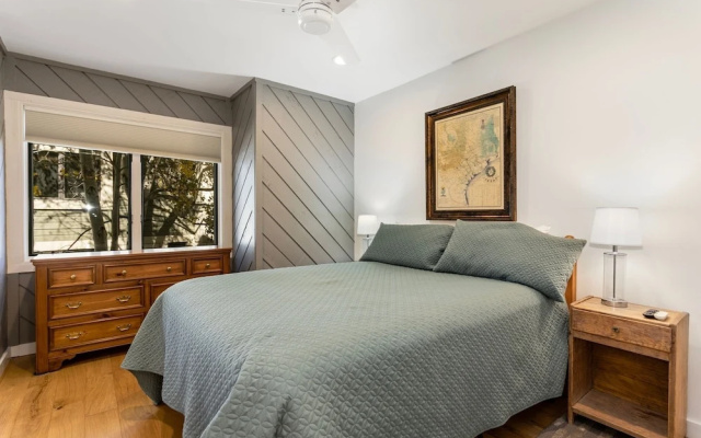 98 Ridgepoint 4 Bedroom Condo by RedAwning