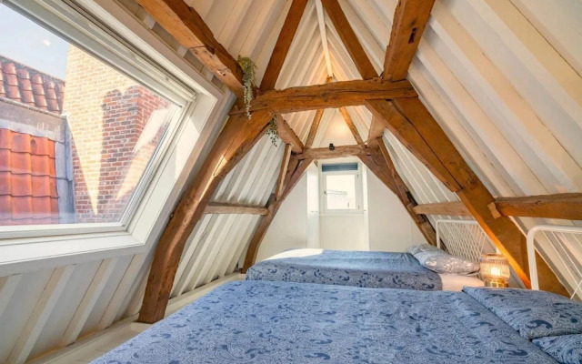 Apartment for 6 With Antwerp City Views