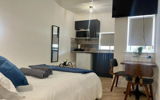 Dalston Luxe Studios (3 Miles away from Liverpool Train Station)