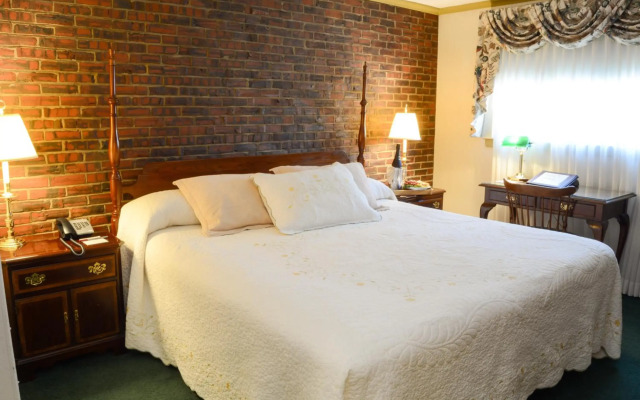 Lamie's Inn and The Old Salt Restaurant