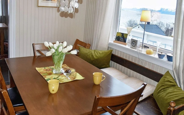 10 Person Holiday Home in Haramsøy