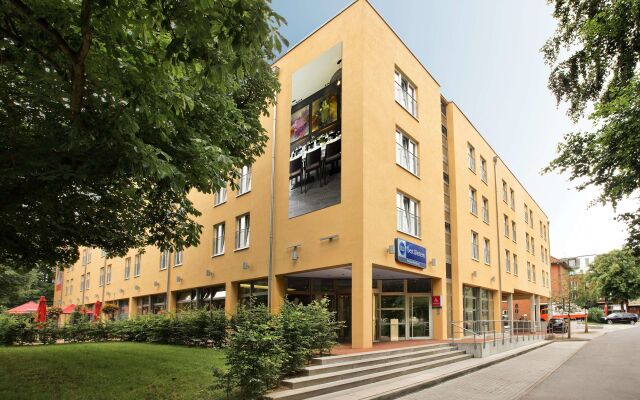 Отель Best Western Amedia Hamburg вид на фасад