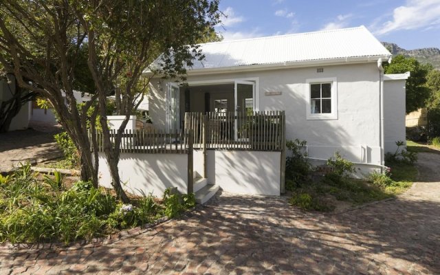 Owl Cottage in Cape Town, South Africa from 129$, photos, reviews - zenhotels.com hotel front