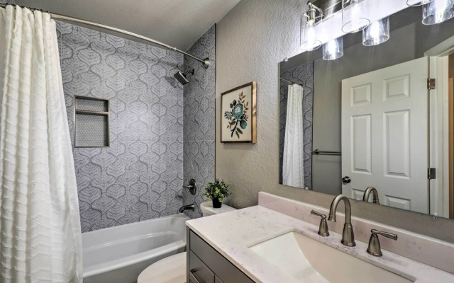 Modern Flagstaff Retreat ~ 4 Mi to Downtown!