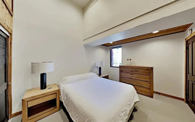 615 4 Bedroom Condo