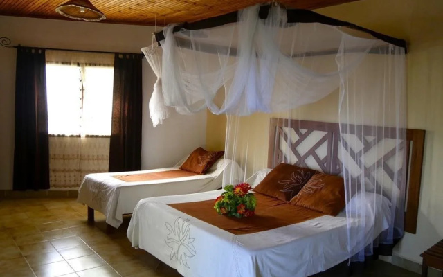 Caliente Beach Lodge