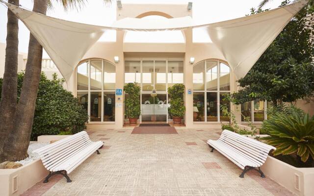 Invisa Hotel Club Cala Verde вид на фасад