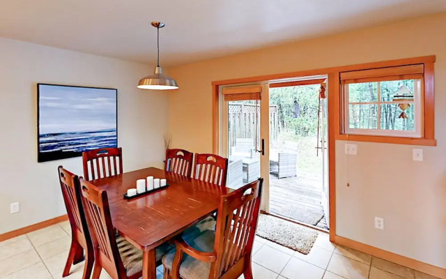 Coastal Retreat 3 Bedrooms 2 Bathrooms Home