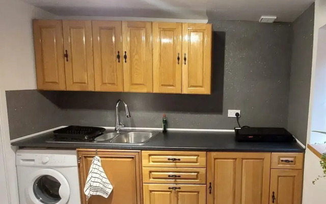 Couples/business/family- Wifi- Parking- Sleeps 2