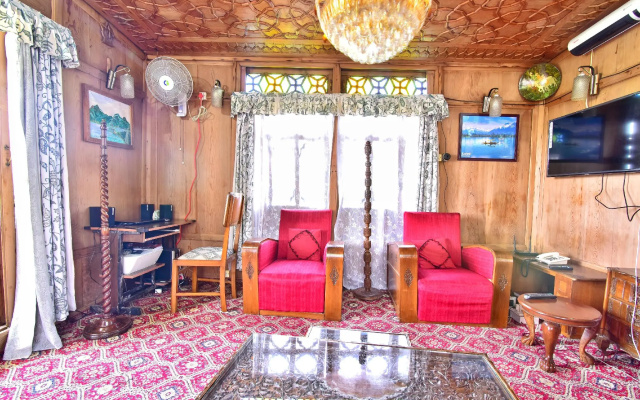 Houseboat Zaindari Palace