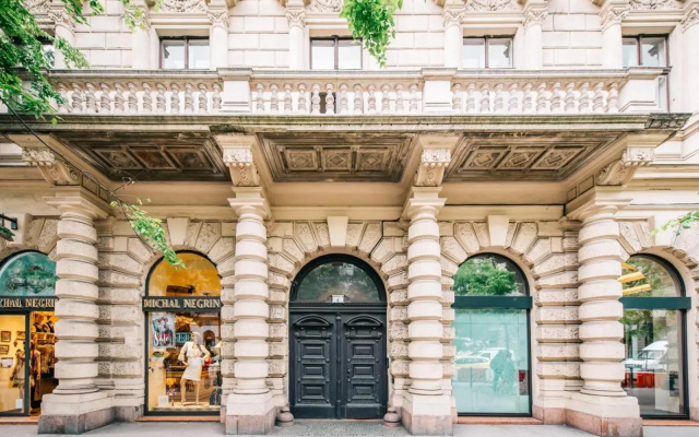 ANDRASSY 6 JACUZZI Suites
