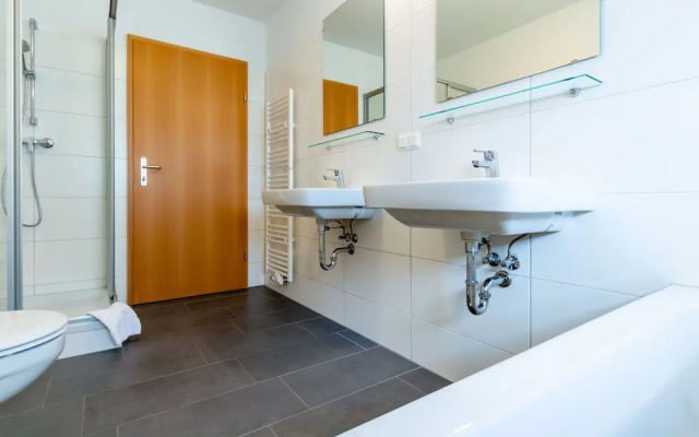 Luxurious Chalet in Obertraun With Pool