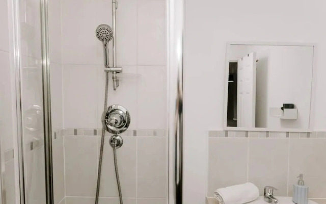 Hardwick Haven Modern 3BR Townhouse Retreat With Free Parking