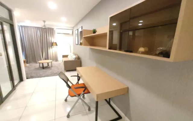 Suites at 1Tebrau