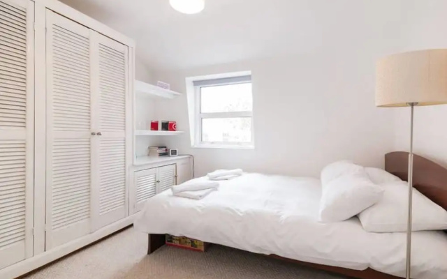 Top Floor Flat With Views in Southwark/borough