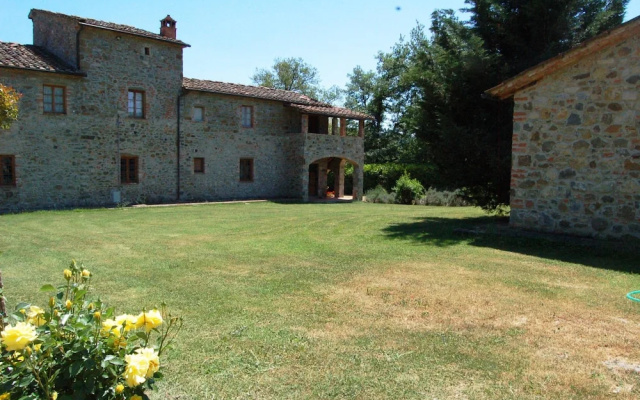 Three-room Apartment on the Outskirts of Chianti