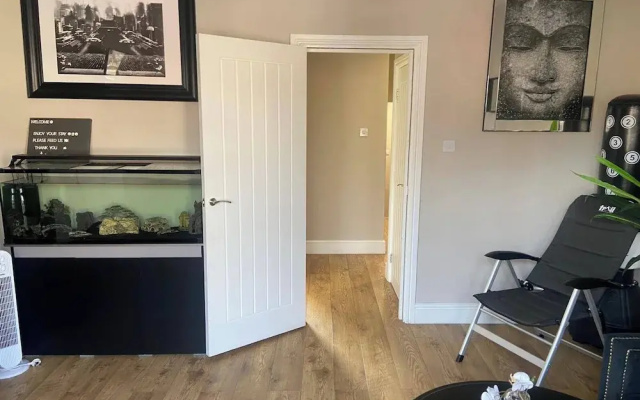 Cosy London Home With 2 Bedrooms